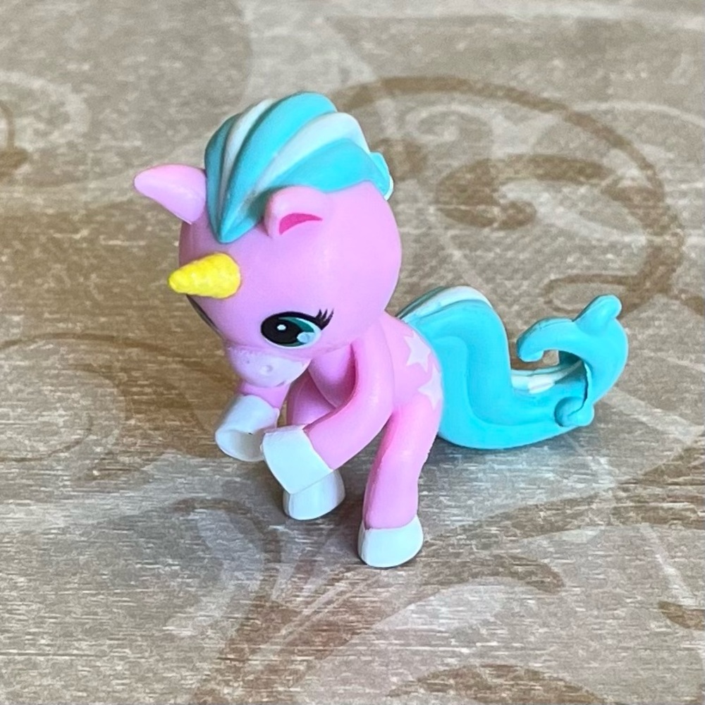 Fingerlings minis series 1 Gemma (rare unicorn figure)
